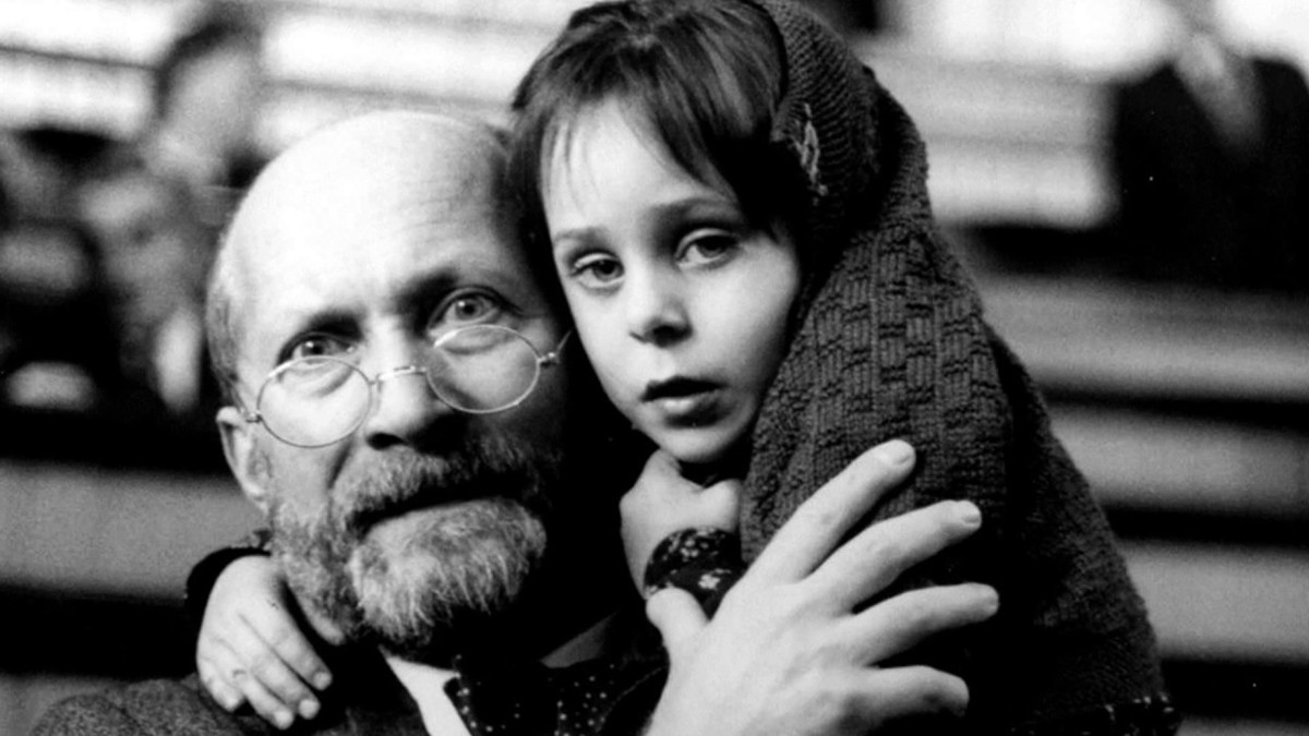 Cum să iubești un copil: 10 principii ale celebrului educator Janusz Korczak